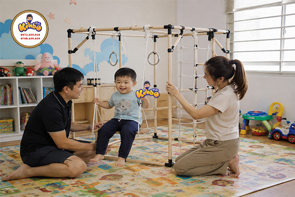 Gia đình cùng trẻ tham gia hoạt động vận động, xây dựng thói quen tích cực